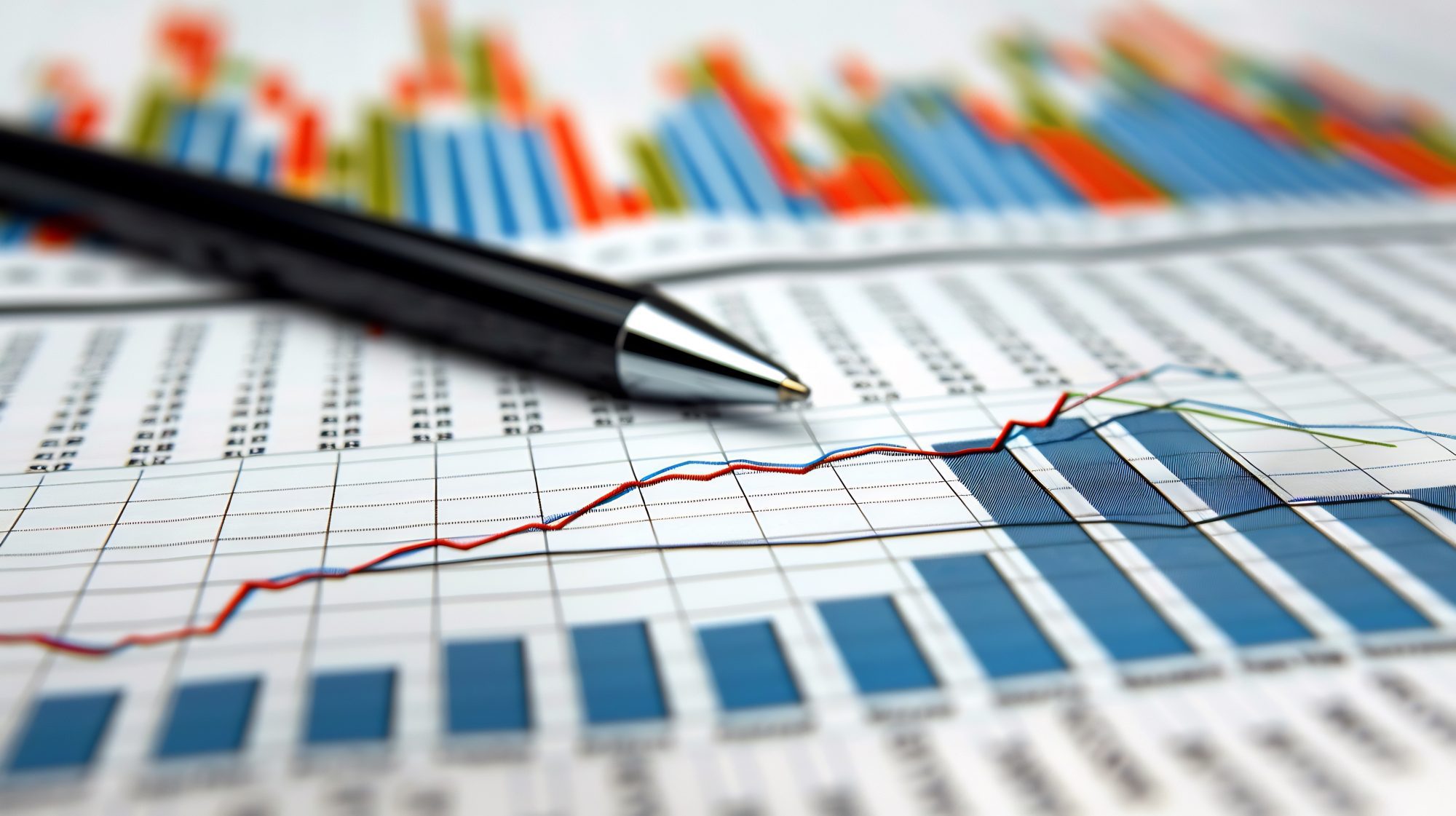 Q: Should I agree with my Minnesota divorce lawyer’s recommendation to hire a financial expert?