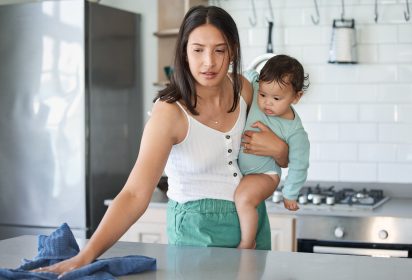 When do stay-at-home spouse roles justify spousal maintenance under Minnesota law?